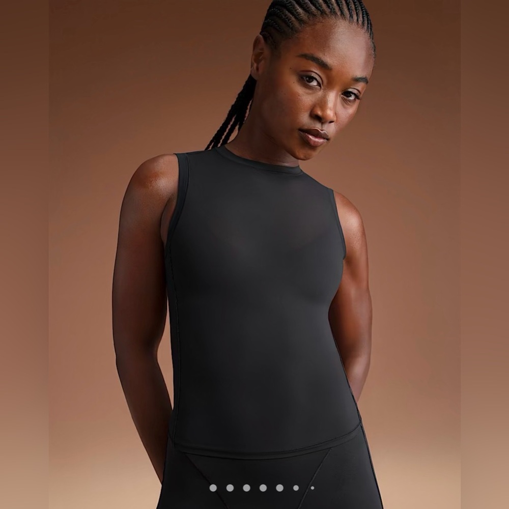 NikeSKIMS Weightless Layers Women's Sleeveless Top
